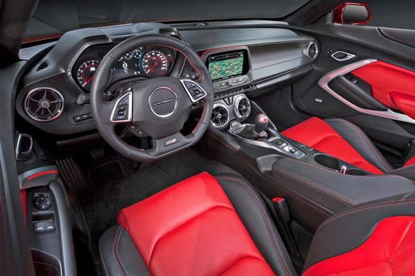 Рестайлинговая модификация спортивного купе Chevrolet Camaro фото 12