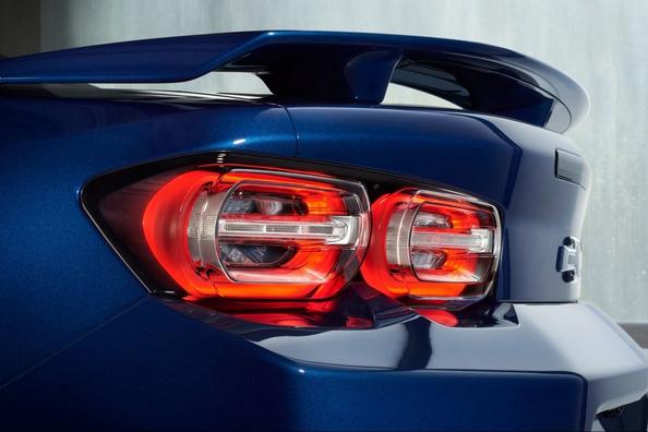 Рестайлинговая модификация спортивного купе Chevrolet Camaro фото 8