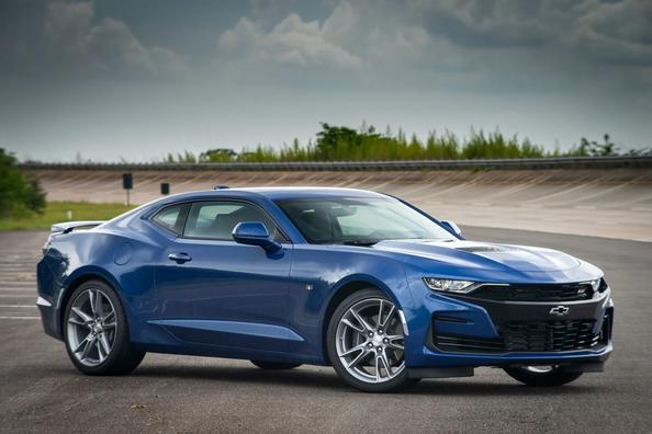 Рестайлинговая модификация спортивного купе Chevrolet Camaro фото 1