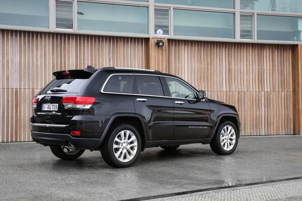 Обзор премиального внедорожника Jeep Grand Cherokee фото 7
