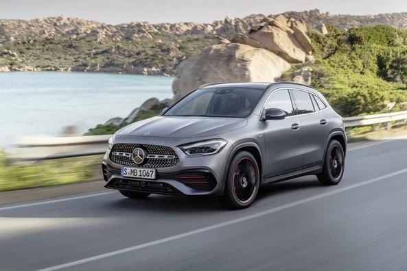 Обзор премиального компактного кроссовера Mercedes-Benz GLA-Class фото 5
