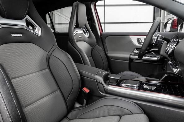 Обзор премиального компактного кроссовера Mercedes-Benz GLA-Class фото 11