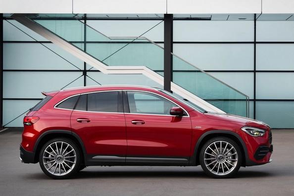 Обзор премиального компактного кроссовера Mercedes-Benz GLA-Class фото 6