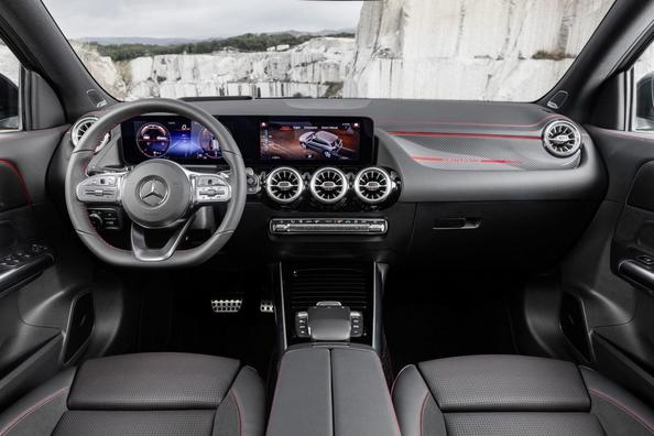 Обзор премиального компактного кроссовера Mercedes-Benz GLA-Class фото 9