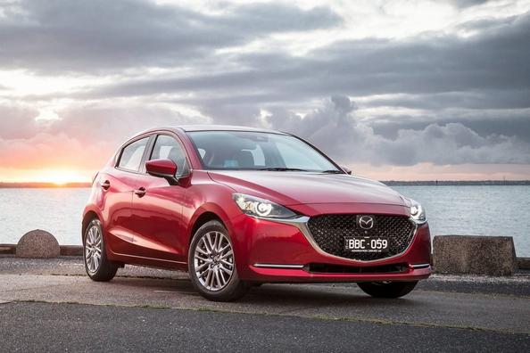 Обновленный субкомпактный хэтчбек Mazda 2