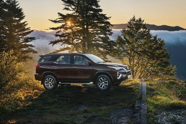 Обзор рамного внедорожника Toyota Fortuner фото 10
