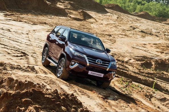 Обзор рамного внедорожника Toyota Fortuner фото 9