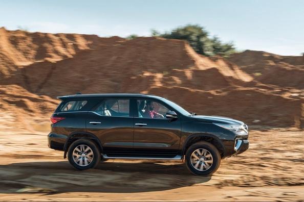 Обзор рамного внедорожника Toyota Fortuner фото 7