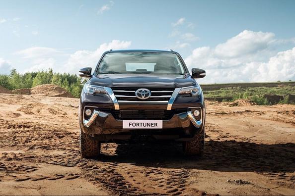 Обзор рамного внедорожника Toyota Fortuner фото 1