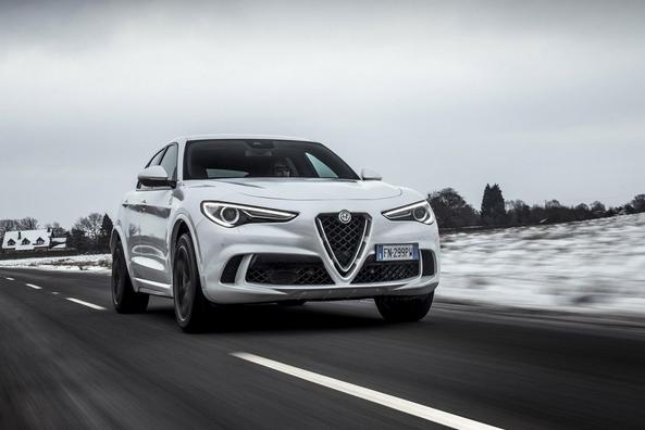 Первое поколение компактного кроссовера Alfa Romeo Stelvio фото 7