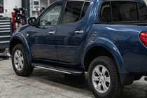Mitsubishi L200 2006-2015 гг. Боковые пороги Bosphorus Grey (2 шт., алюминий) фото 1