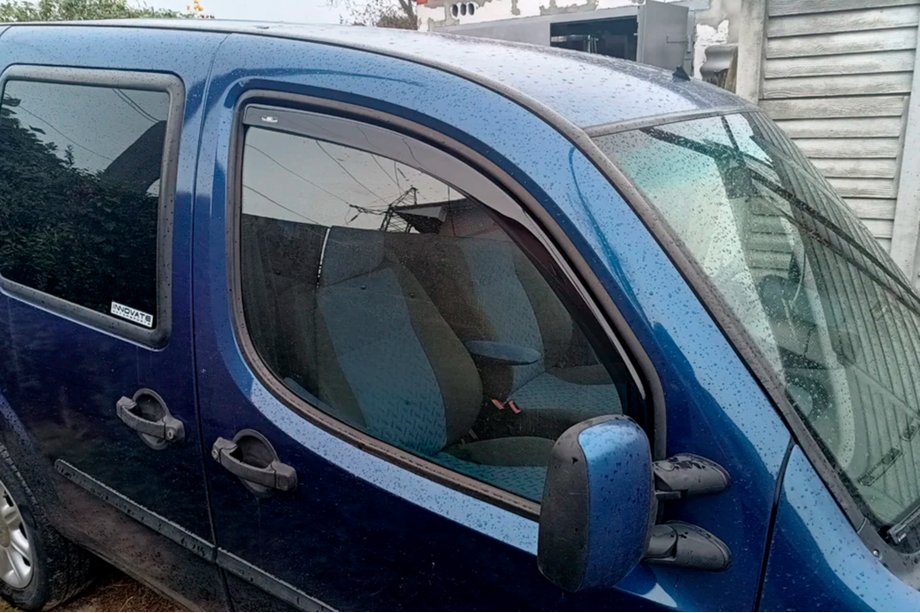 Fiat Doblo I 2005-2010 гг. Ветровики вставные (2 шт, HIC) Фото 2