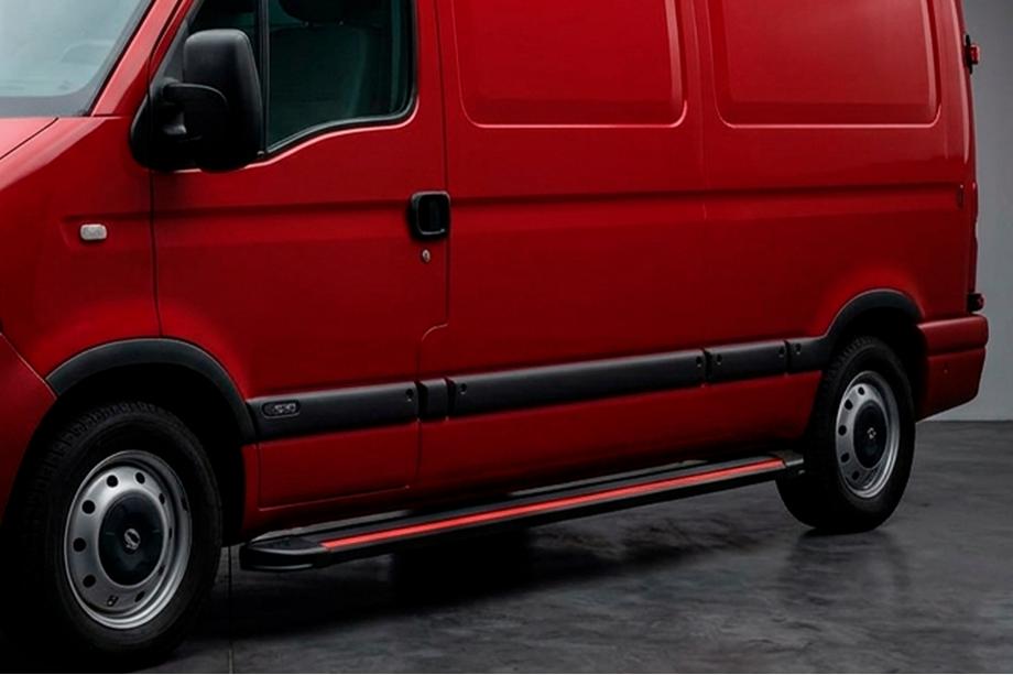 Nissan Interstar 2002-2010 гг. Боковые Подножки Maya Red (2 шт., Алюминий) Image