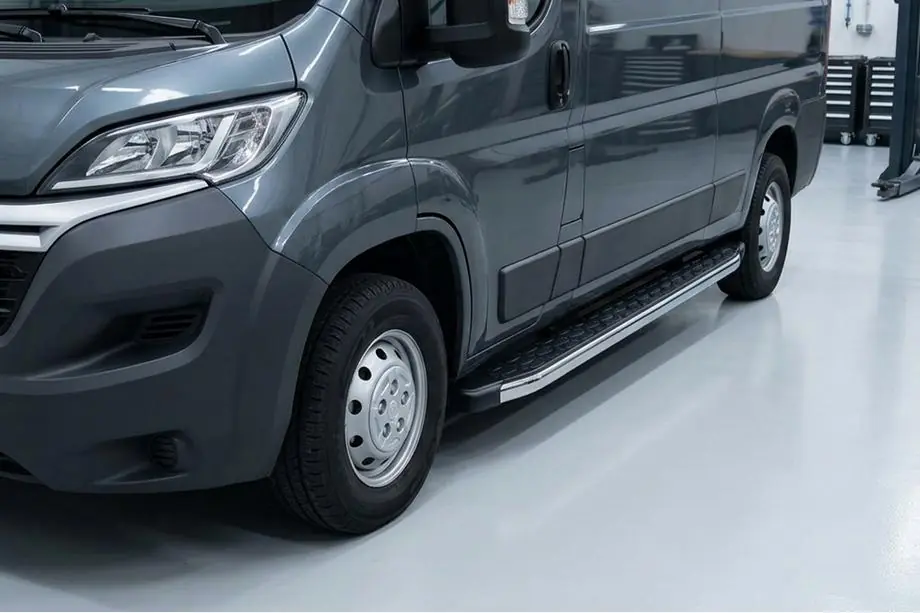 Fiat Ducato 2006-2025 гг. Боковые Подножки BlackLine (2 шт., Алюминий) Image