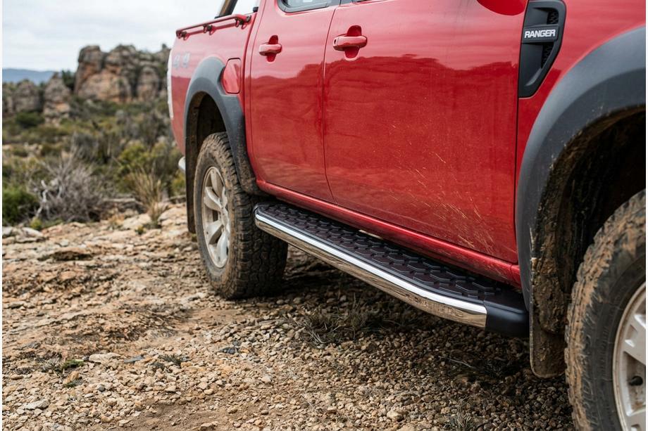 Ford Ranger 2007-2011 гг. Боковые Подножки BlackLine (2 шт., Алюминий) Image