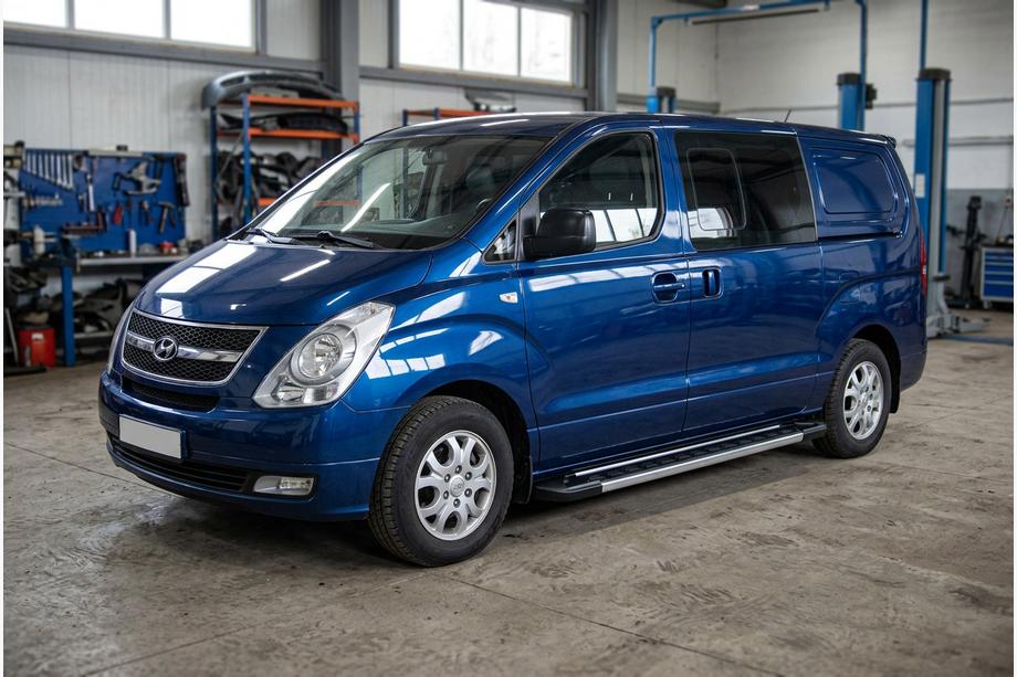 Hyundai H300, H1, Starex 2008-2020 гг. Боковые пороги RedLine V1 (2 шт., алюминий) Фото 1