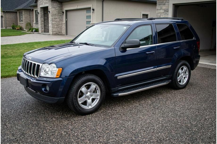 Jeep Grand Cherokee WK 2004-2010 гг. Боковые Подножки BlackLine (2 шт., Алюминий) Фото 1