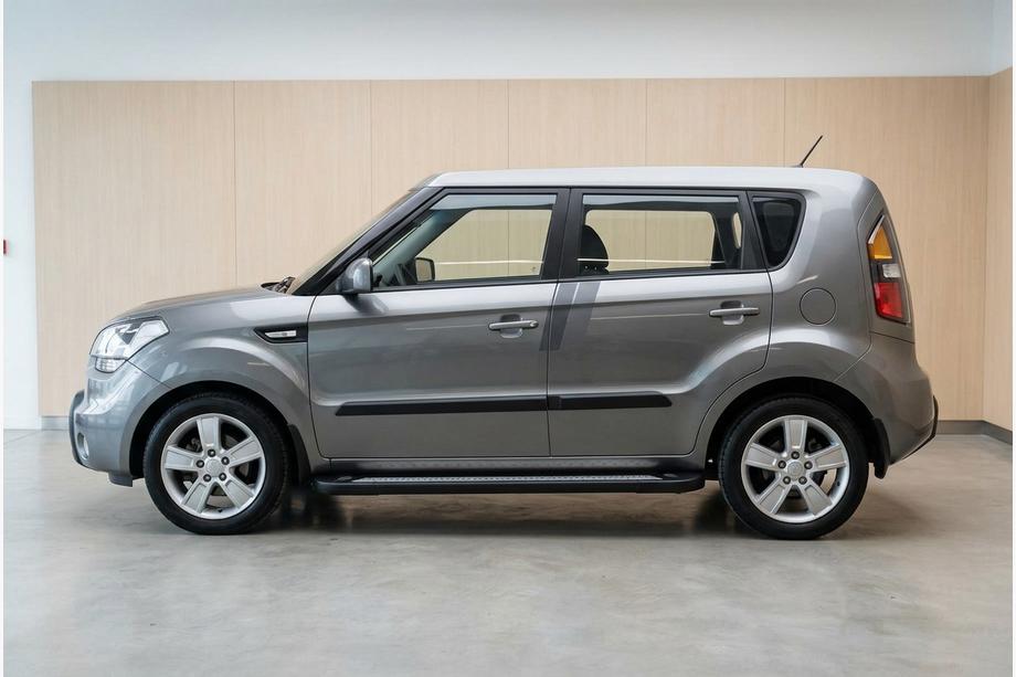 Kia Soul I 2008-2013 гг. Боковые Подножки New Vision Black (2 шт, Алюминий) Image
