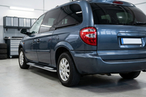 Chrysler Voyager 2001-2007 гг. Боковые Подножки Tayga V2 (2 шт., Алюминий) фото 1