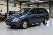 Chrysler Voyager 2001-2007 гг. Боковые пороги New Vision Black (2 шт., алюминий) фото 1
