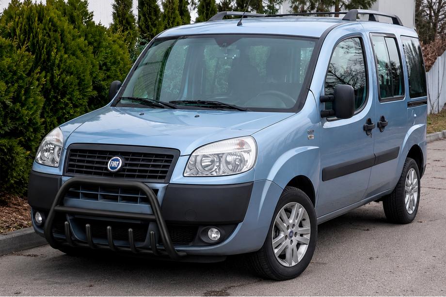 Fiat Doblo I 2005-2010 гг. Кенгурятник WT004 Черный Image