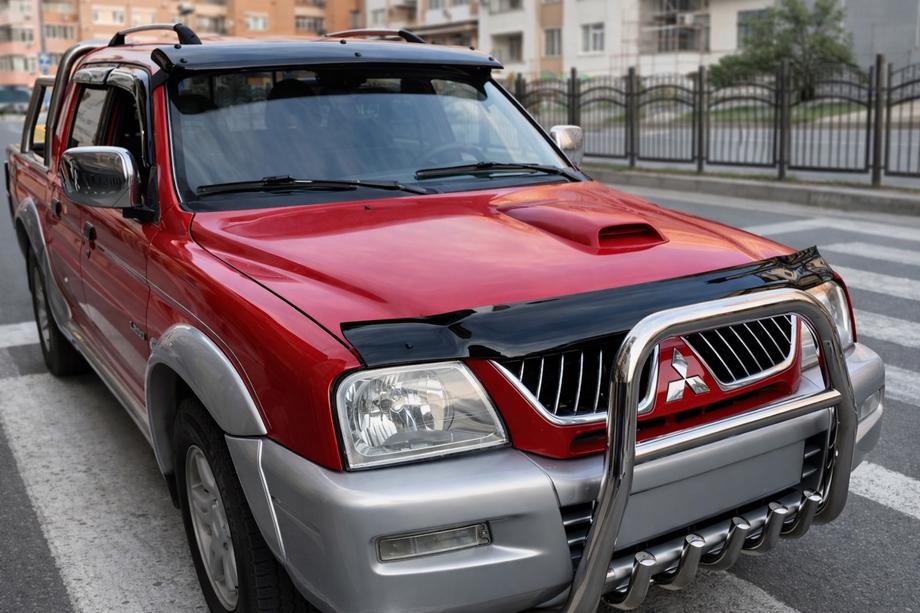Mitsubishi L200 1996-2006 гг. Дефлектор капота (EuroCap) Image