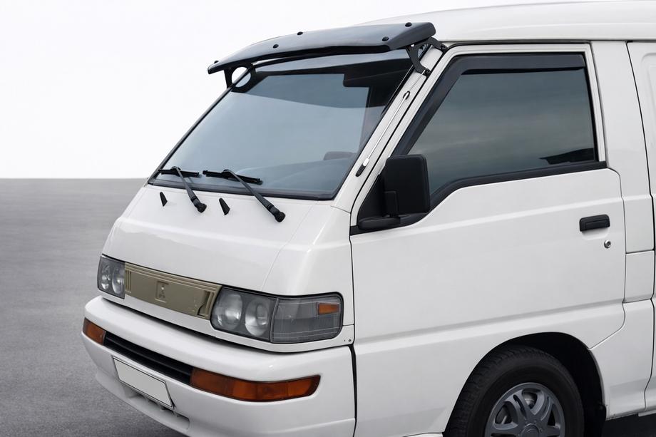 Mitsubishi L300 1986-2013 гг. Козырек на лобовое стекло Image