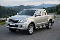 Toyota Hilux 2006-2015 гг. Боковые пороги RedLine V1 (2 шт., алюминий) фото 1