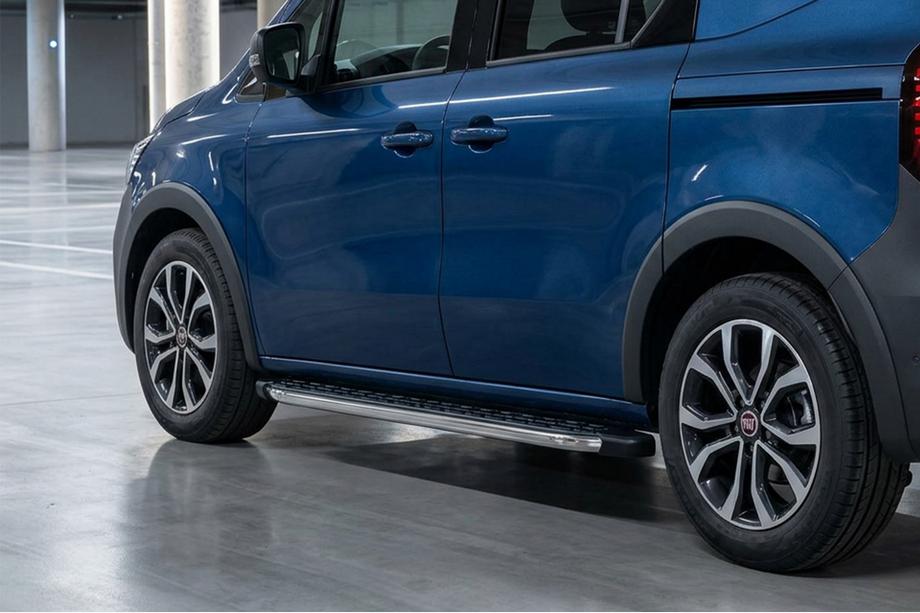 Peugeot Partner/Rifter 2019- гг. Боковые Подножки BlackLine (2 шт., Алюминий) Image