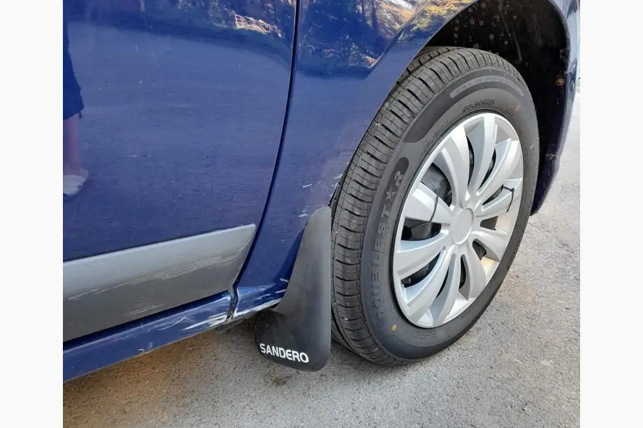 Dacia Sandero 2007-2013 гг. Передние брызговики (2 шт.)