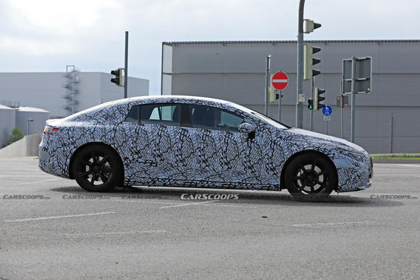 Новый электрический Mercedes-Benz EQS выехал на трассу фото 2