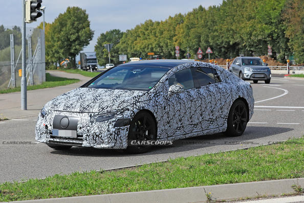 Новый электрический Mercedes-Benz EQS выехал на трассу