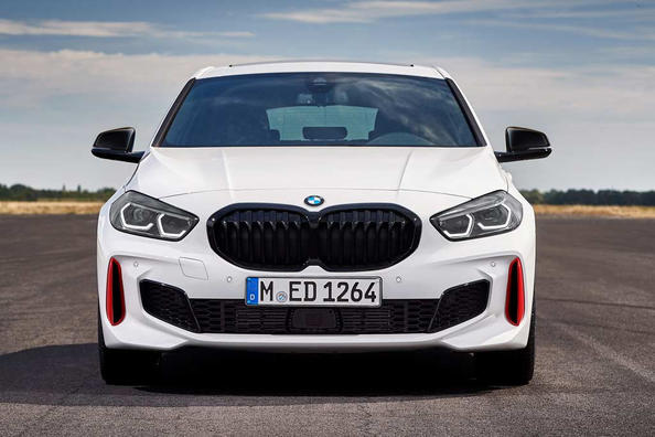 Представлен "заряженный" переднеприводный хэтчбек BMW 128ti фото 2
