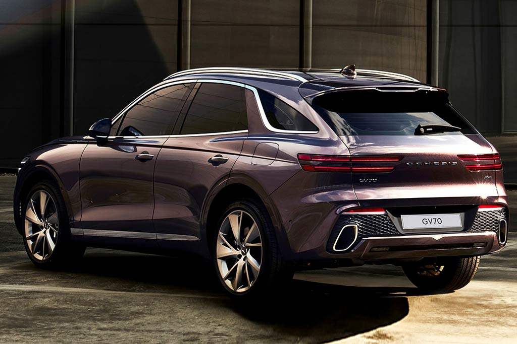 В сети появились фото нового кроссовера Genesis GV70