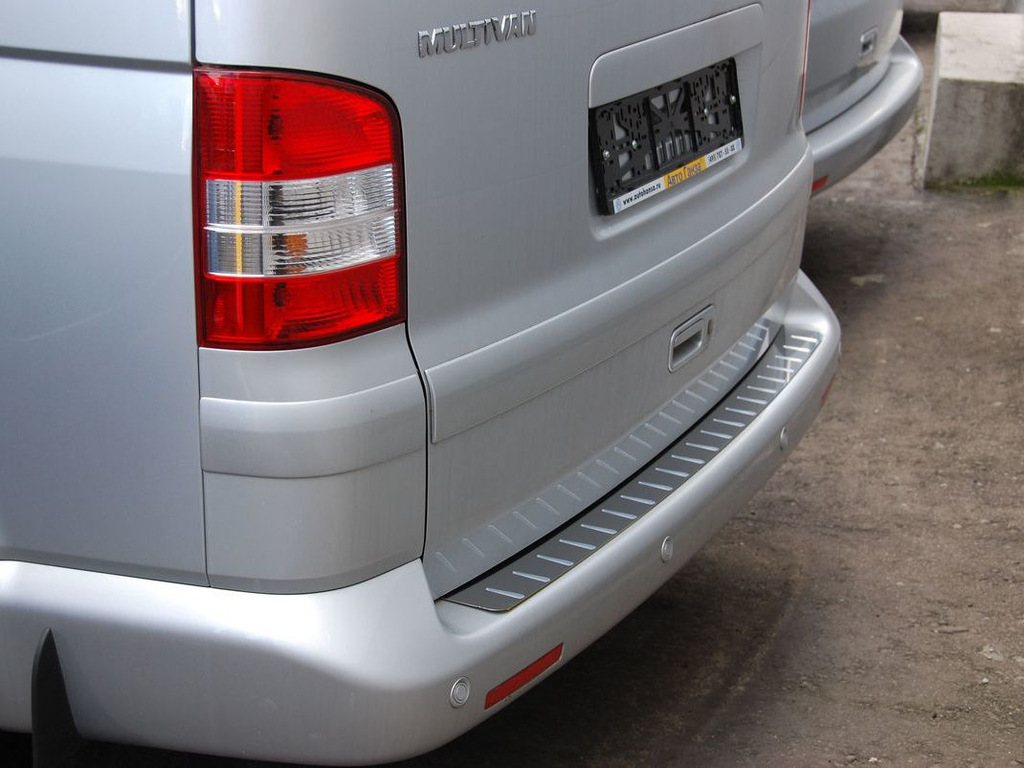 Хром накладка на задний бампер Volkswagen T5 Multivan
