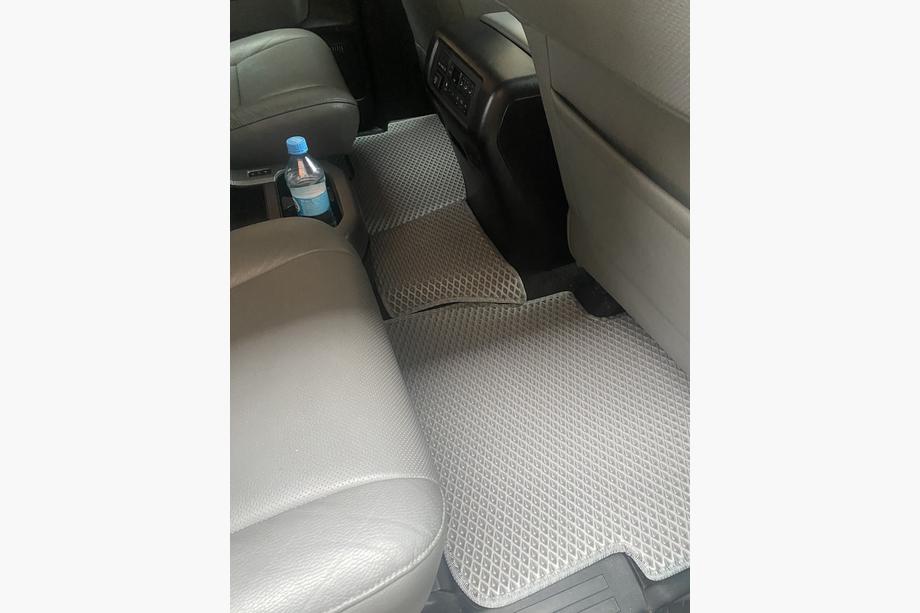 Toyota Sequoia 2007-2022 гг. Полиуретановые коврики 3 ряда (EVA, серые) Средний ряд - Проход Фото 7
