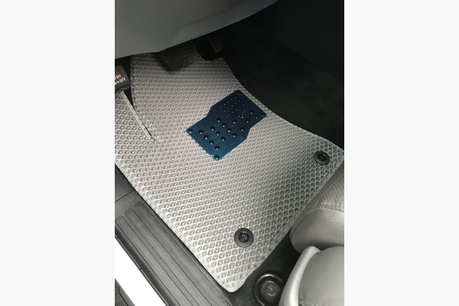 Toyota Sequoia 2007-2022 гг. Полиуретановые коврики 3 ряда (EVA, серые) Средний ряд - Проход Фото 13