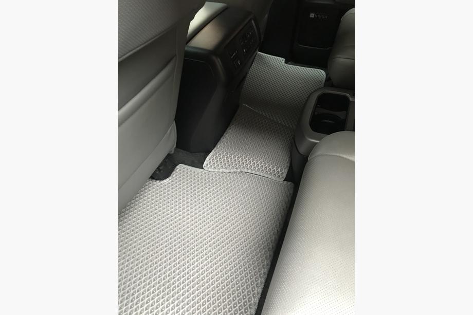 Toyota Sequoia 2007-2022 гг. Полиуретановые коврики 3 ряда (EVA, серые) Средний ряд - Проход Фото 17