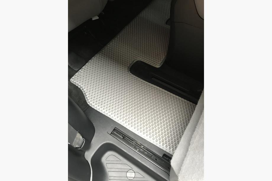 Toyota Sequoia 2007-2022 гг. Полиуретановые коврики 3 ряда (EVA, серые) Средний ряд - Проход Фото 20