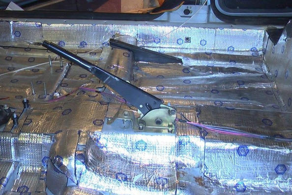 Шумоизоляция пола ВАЗ 2110 своими руками