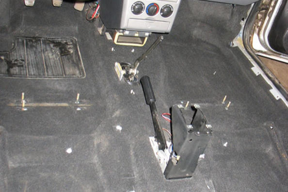 Шумоизоляция пола Лады Приора своими руками