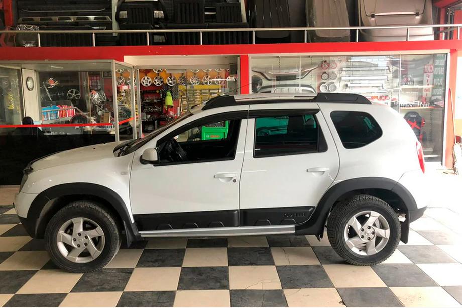 Dacia Duster 2008-2018 гг. Гладкие накладки на арки (8 шт, пластиковые) Фото 5