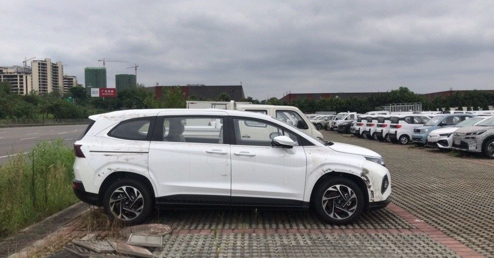 Hyundai презентует новый минивэн Custo