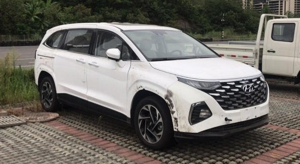 Hyundai презентует новый минивэн Custo