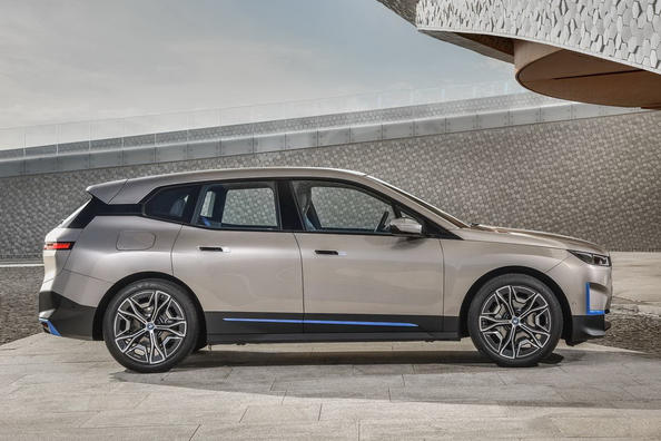 Электрический кроссовер BMW iX – технологический флагман немецкой марки фото 3