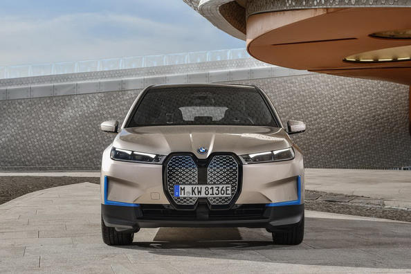 Электрический кроссовер BMW iX – технологический флагман немецкой марки
