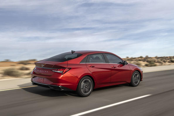 Обзор Hyundai Elantra седьмого поколения фото 4