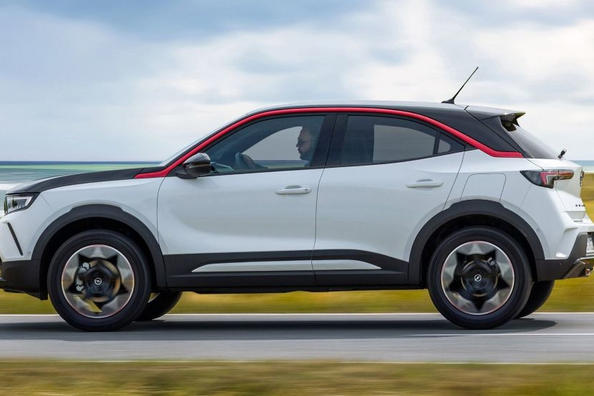 Обзор компактного кроссовера Opel Mokka нового поколения фото 3