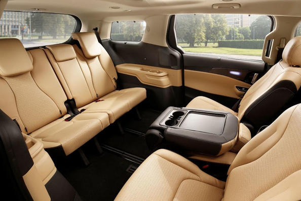 Обзор минивэна KIA Carnival нового поколения фото 9