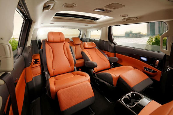 Обзор минивэна KIA Carnival нового поколения фото 8